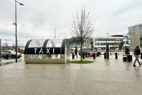 station taxi orly aeroport attente client